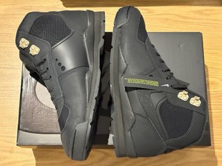 Stivali Nike Baltoro Neri e Dorati