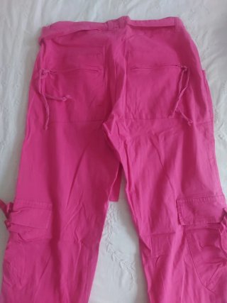 Pantalón cargo fucsia