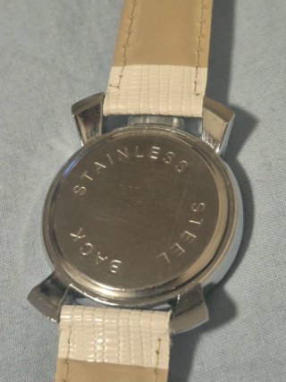Reloj VQA multicolor y blanco