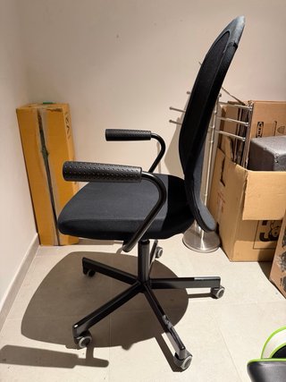 Silla de oficina ergonómica negra