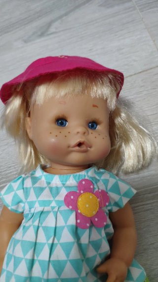 Muñeca Nenuco con vestido floral