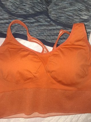 Lotto 4 pezzi: 2 reggiseni sportivi e 2 pantaloni