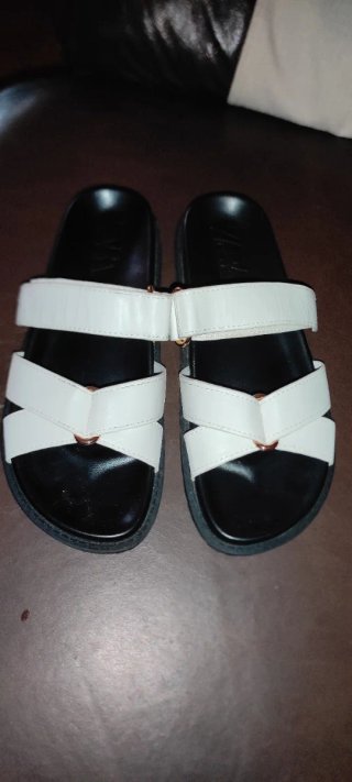 Sandalias blancas y negras talla 41