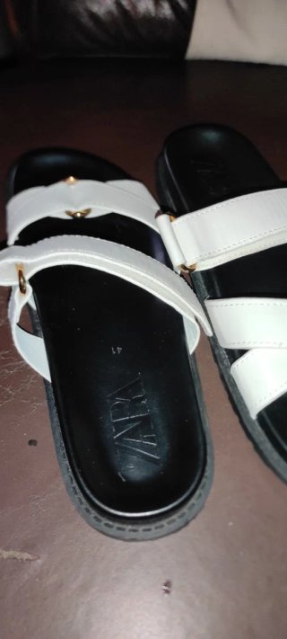 Sandalias blancas y negras talla 41