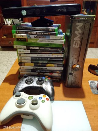 Xbox 360 Slim Edición Limitada Plata