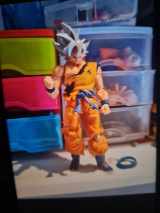 Figura Goku UI Customizada