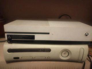 Xbox One X y Xbox 360 Blancos