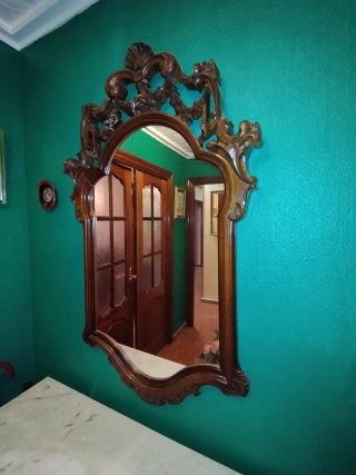 Espejo de madera tallada