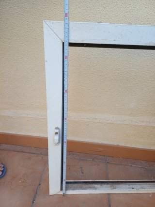 Puerta de aluminio blanca
