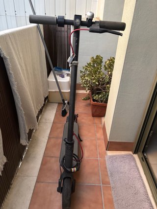 Patinete Eléctrico Negro,tengo rueda de recambio