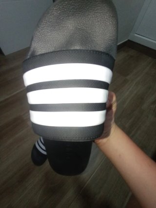 Chanclas Adidas Negras y Blancas Talla [Talla]