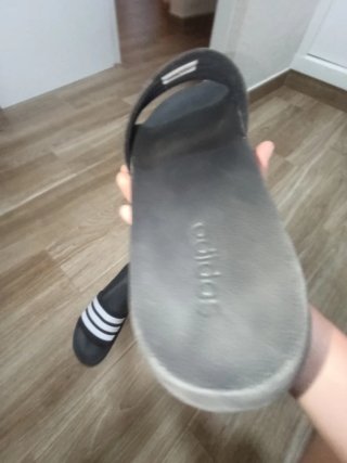 Chanclas Adidas Negras y Blancas Talla [Talla]