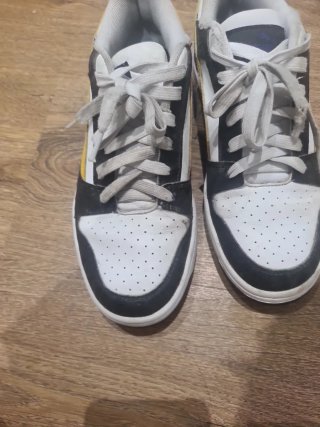 Zapatillas Puma Blancas y Amarillas