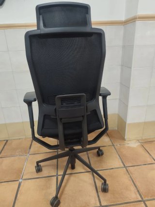 Silla de oficina ergonómica negra