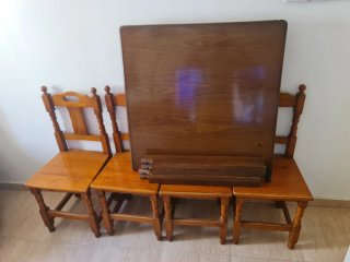 Mesa de comedor con 4 sillas de madera