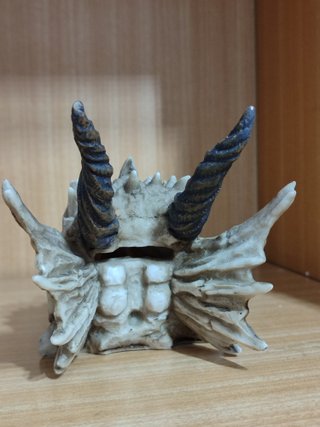 Portagioie drago in resina (nuovo e con scatola)