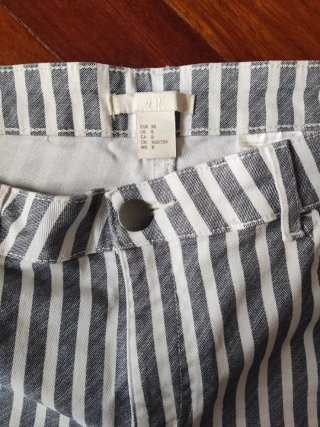 Pantalón corto H&M rayas gris azulado y blancas