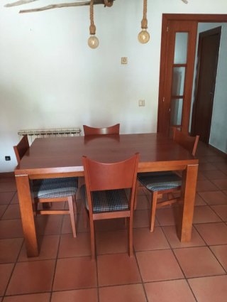 Conjunto comedor madera, mesa, sillas, aparadores