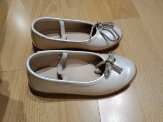 Zapatitos blancos lazo talla 27