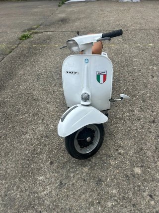 Vespa 75 Primavera Scooter Blanco