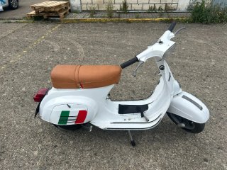 Vespa 75 Primavera Scooter Blanco