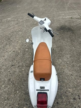 Vespa 75 Primavera Scooter Blanco