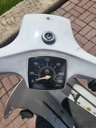 Vespa 75 Primavera Scooter Blanco