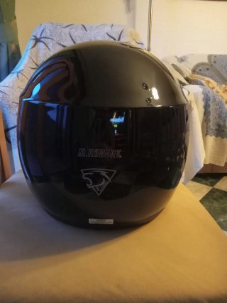 Casco de moto negro integral