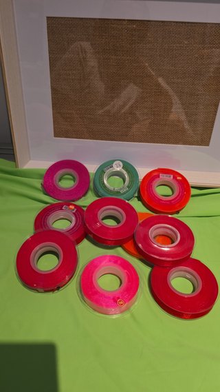 Fitas de cetim e outros materiais de artesanato