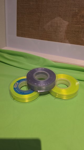 Fitas de cetim e outros materiais de artesanato