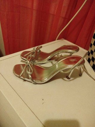Sandalias Zara Plateadas con Lazos