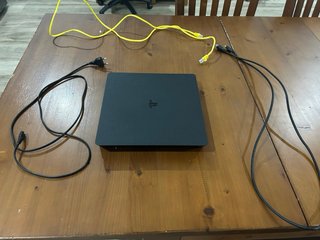 SONY PS4 Slim (PlayStation 4) Nera con Cavi