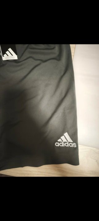 Pantalón corto Adidas gris