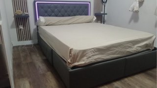 Cama tapizada gris