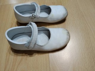 Zapatitos blancos niña talla 27