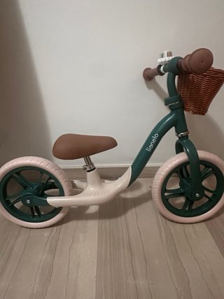 Bicicleta infantil con cesta y timbre