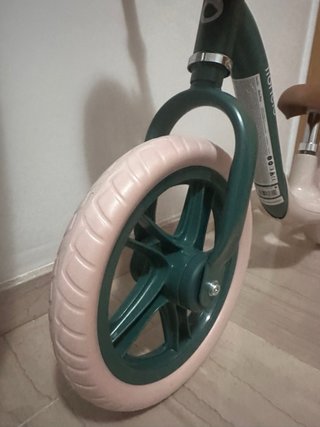 Bicicleta infantil con cesta y timbre