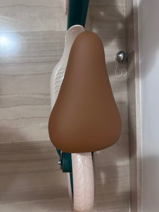 Bicicleta infantil con cesta y timbre