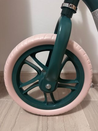 Bicicleta infantil con cesta y timbre