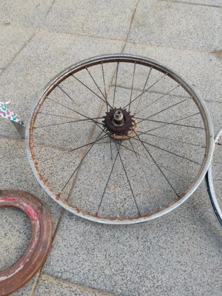 Recambios bicicleta: manillar, ruedas, sillín