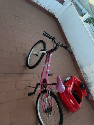 Bicicleta rosa infantil
