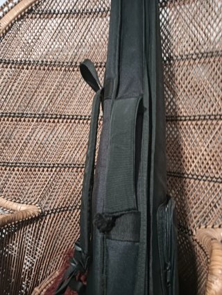 Funda de guitarra acolchada Manne
