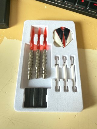 Set de dardos con 2 juegos de cañas