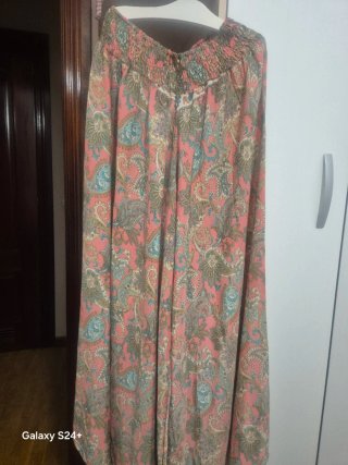 Conjunto falda pantalón y camisa estampado