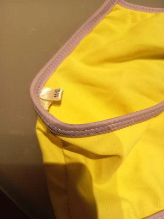 Biquíni infantil amarelo e bege