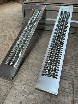 Remolque Cuni 750kg + rampas  subida + documentos