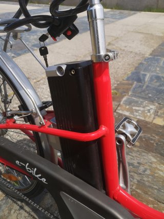 Bicicleta Eléctrica Roja 250w