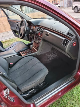 Mercedes-Benz 270E 2000