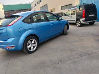 Ford.  Focus  2010