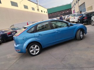 Ford.  Focus  2010